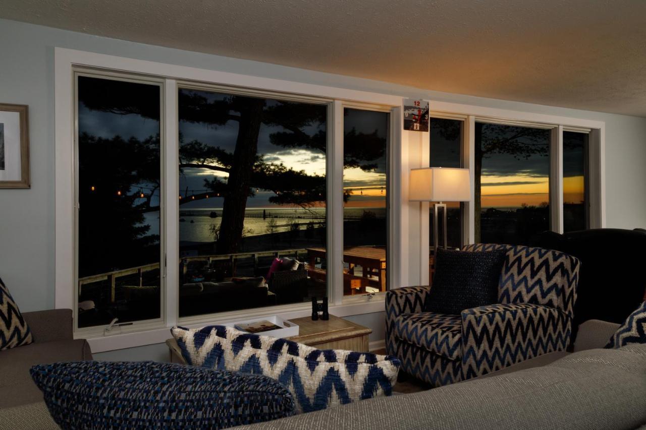 Looking Glass Beachfront Inn Grand Haven Exterior foto