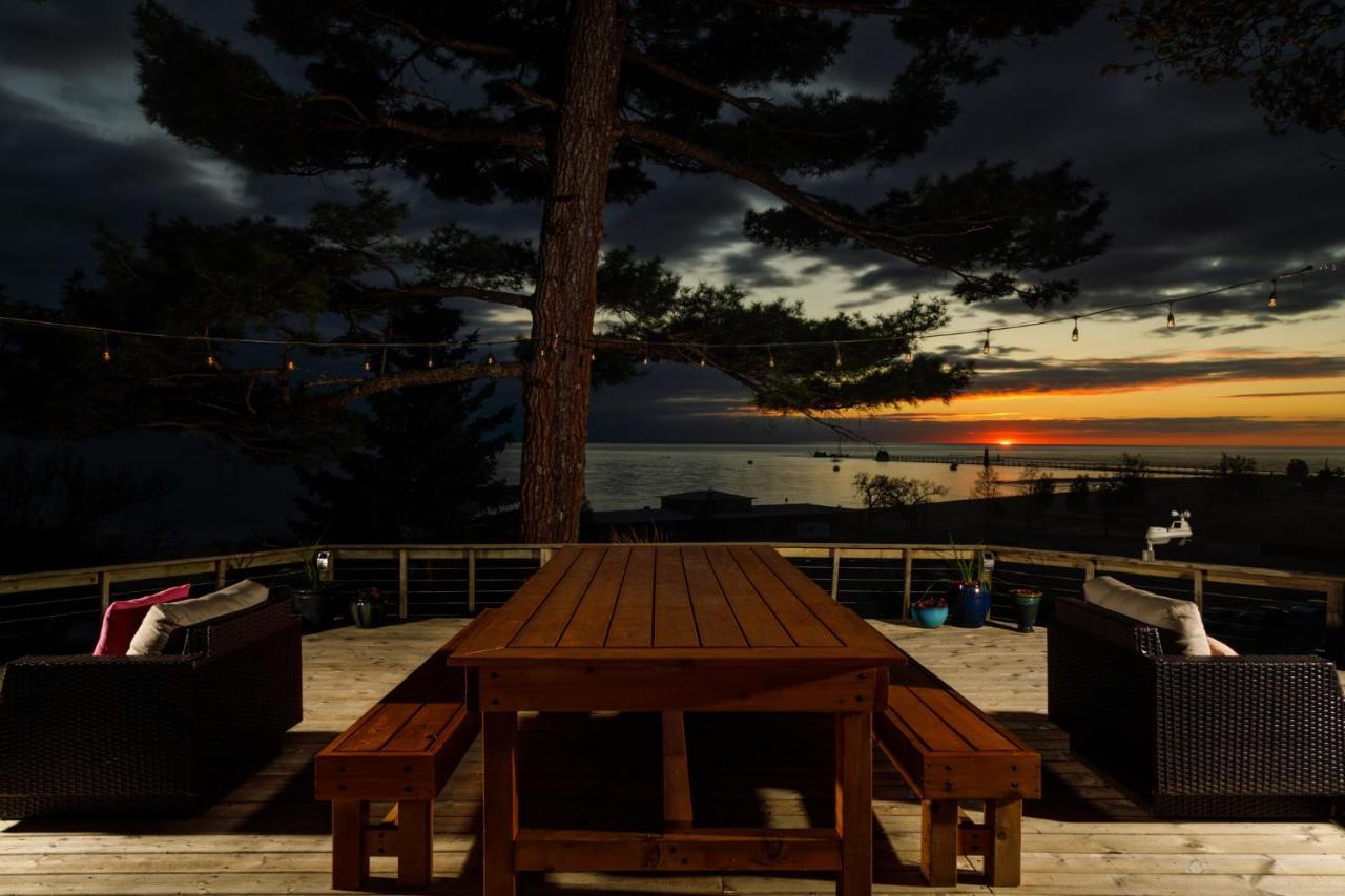 Looking Glass Beachfront Inn Grand Haven Exterior foto