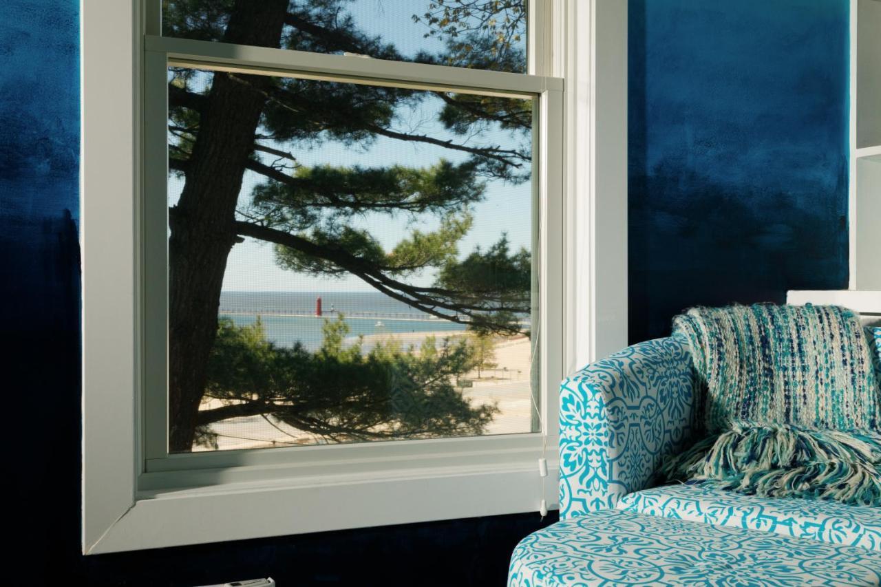 Looking Glass Beachfront Inn Grand Haven Exterior foto
